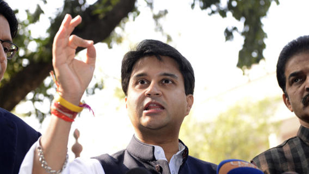 দীর্ঘ ১৭ বছর গুনা থেকে নির্বাচিত হওয়ার পরে তাল কাটল ২০১৯-এ। সে বছর লোকসভা ভোটে জ্যোতিরাদিত্য পরাজিত হন বিজেপি-র কৃষ্ণপাল সিংহ যাদবের কাছে।