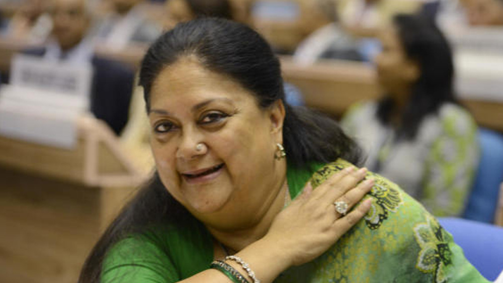 মেজো মেয়ে ঊষারাজের বিয়ে হয়েছে নেপালের রানা পরিবারে। দূর সম্পর্কের আত্মীয়, পশুপতি সামশের জং বাহাদুর রানার সঙ্গে। সেজো মেয়ে বসুন্ধরারাজের সঙ্গে বিয়ে হয়েছিল রাজস্থানের ঢোলপুর রাজবংশের মহারাজ রানা হেমন্ত সিংহের। কিন্তু এক বছর পরেই তাঁরা আলাদা থাকতে শুরু করেন। পরবর্তী সময়ে দু’ দফায় রাজস্থানের মুখ্যমন্ত্রী হয়েছিলেন বসুন্ধরারাজে সিন্ধিয়া।