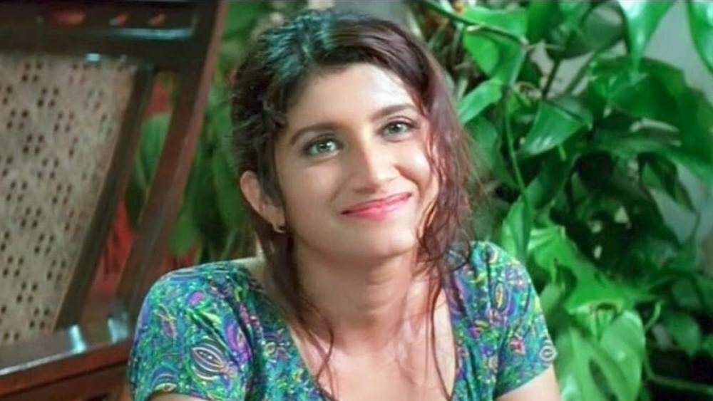 ১৯৮৩ সালের ৩০ এপ্রিল স্মাইলির জন্ম মুম্বইয়ে। তাঁর দাদা মোহিত সুরী বলিউডের পরিচালক। এ ছাড়াও আরও অনেক বলিউডি তারকা স্মাইলির আত্মীয়।