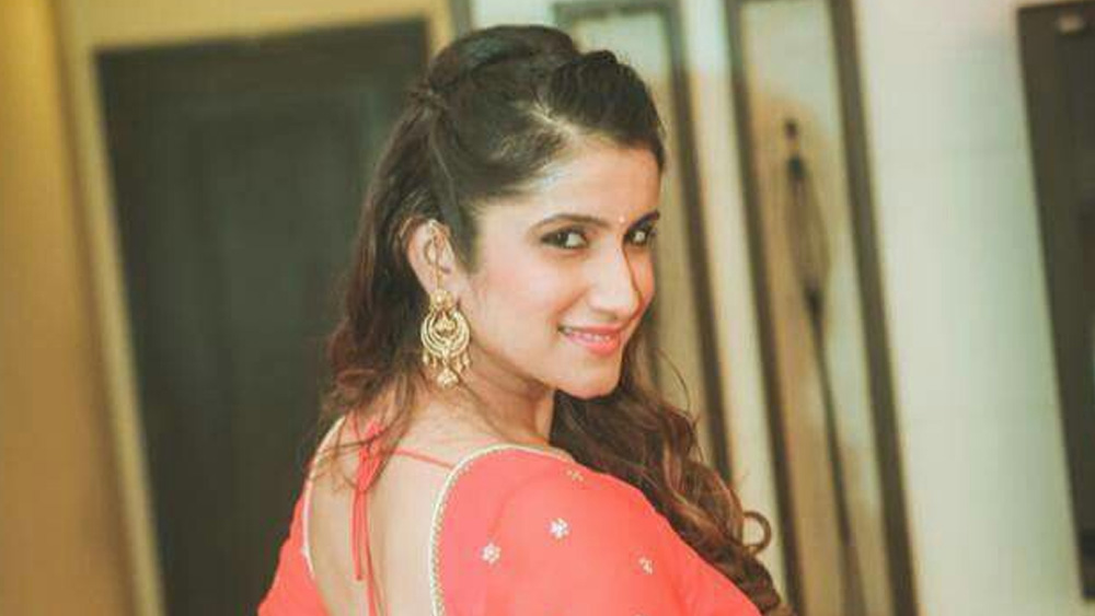 এর পর আরও বেশ কিছু ছবিতে অভিনয় করেন স্মাইলি। ‘ইয়ে মেরা ইন্ডিয়া’, ‘তিসরি আঁখ’, ‘ক্রুক’, ‘ক্র্যাকার্স’-এর মতো ছবি তাঁর ফিল্মোগ্রাফিতে উল্লেখযোগ্য। তবে কোনও ছবিতেই তিনি প্রথম ছবির সাফল্যের ধারেকাছে পৌঁছতে পারেননি।