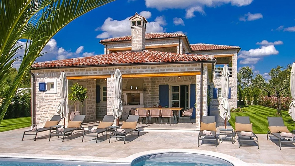 বিভিন্ন বাজেটের সঙ্গে মানানসই হোটেলের পাশাপাশি ‘ওয়ো রুমস’ এখন জনপ্রিয় করেছে ‘ব্রেড অ্যান্ড ব্রেকফাস্ট’ এবং ‘ভ্যাকেশন হোম’-এর ধারণাও। চিরাচরিত হোটেলের থেকে এই নতুন রীতি অনেকটাই অন্যরকম।