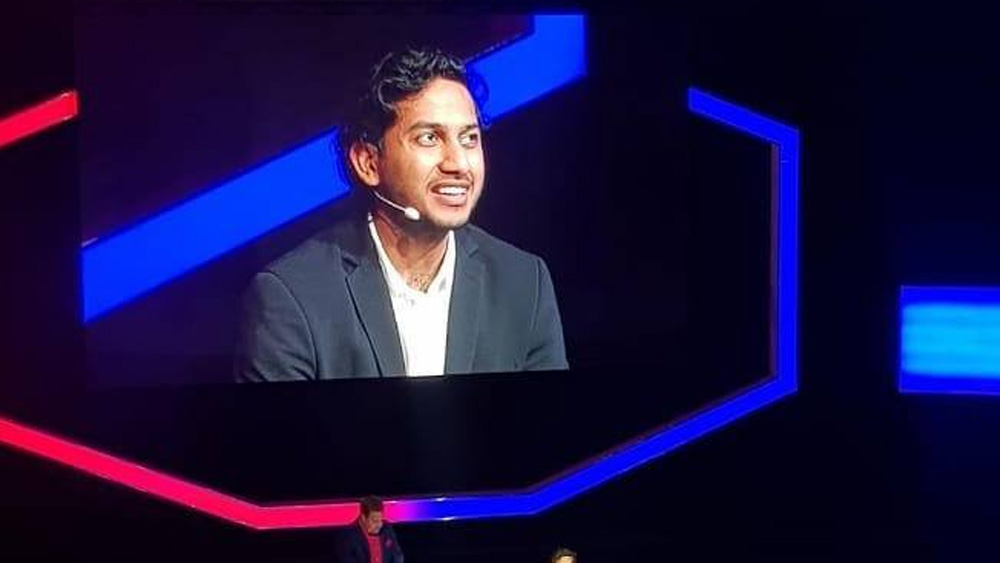 চতুর্থ শ্রেণিতে পড়ার সময় দিদির মুখে প্রথম ‘অন্ত্রপ্রেনর’ শব্দটি প্রথম শুনেছিলেন রীতেশ। তখন থেকেই মনে গেঁথে গিয়েছিল শব্দটা। অর্থ না বুঝেও সবসময় বলতেন, বড় হয়ে ‘অন্ত্রপ্রেনর’ হবেন। আজও নামের পাশে এই শব্দটাই সবথেকে বেশি রোমাঞ্চিত করে ২৬ বছর বয়সি এই তরুণকে।