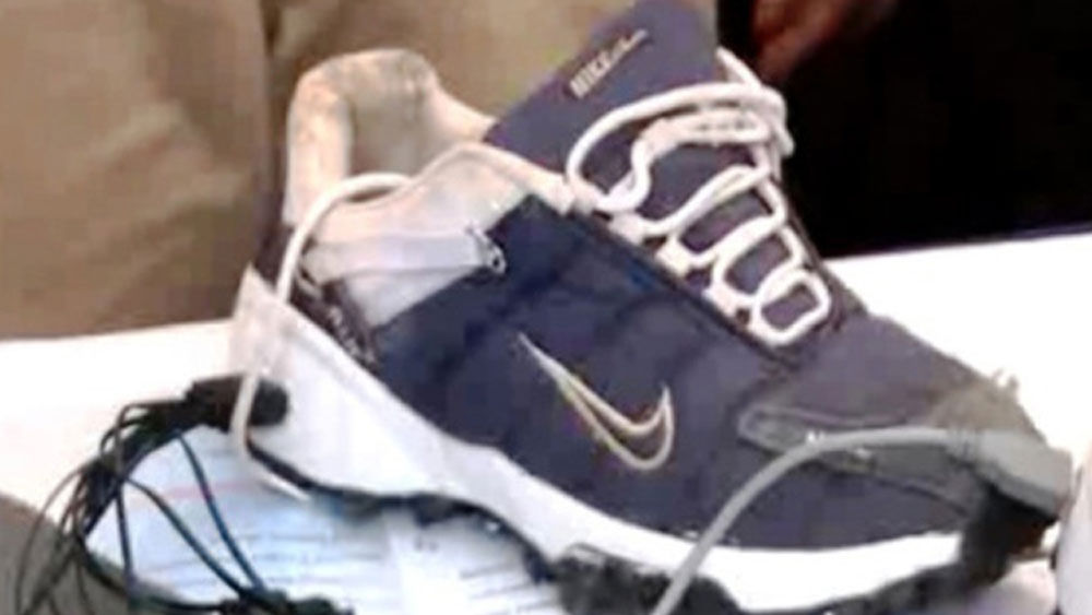 তাঁদের আবিষ্কারের নাম ওয়াকি মোবি চার্জার। এটা এমন একটা যন্ত্র যা আপনার হাঁটার সময় তৈরি গতিশক্তিকে বিদ্যুত্ শক্তিতে রূপান্তরিত করে দেবে। যা দিয়ে মোবাইল ফোন চার্জ হবে।