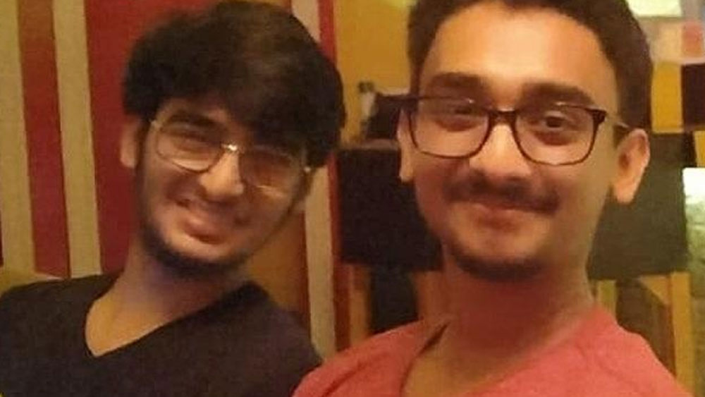 মোহক এখন দিল্লির ভারতী বিদ্যাপীঠ কলেজ অব ইঞ্জিনিয়ারিংয়ে পড়ছেন আর আনন্দ চেন্নাইয়ের ভেলোর ইনস্টিটিউট অব টেকনোলজিতে।