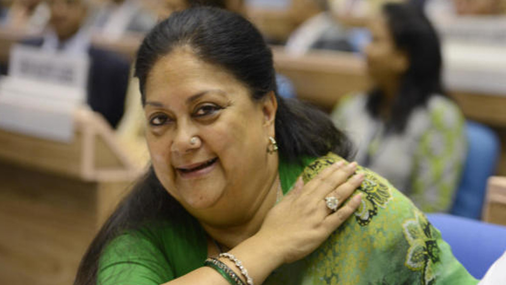 ২০১৮ সালে রাজস্থানের বিধানসভা নির্বাচনের আগে নিজের যে সম্পত্তির খতিয়ান দেন বসুন্ধরা, সেখানে বলা হয়েছে তাঁর স্থাবর ও অস্থাবর সম্পত্তির পরিমাণ ৪ কোটি ৪৫ লক্ষ টাকার। ২০১৩ সালের ঘোষিত সম্পত্তির তুলনায় সেই পরিমাণ বেড়েছিল প্রায় ১২ শতাংশ।