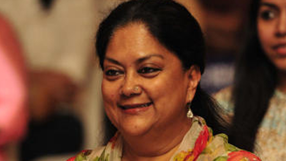 তাঁর একমাত্র স্থাবর সম্পত্তি হিসেবে তিনি উল্লেখ করেছিলেন জয়পুরের বসতবাড়ির কথা। ৩৫৩০ বর্গ কিলোমিটার এলাকা জুড়ে বিস্তৃত বাড়িটির তৎকালীন মূল্য ছিল ৪৫ লাখ টাকা। ২০১৩ সালে আট লাখ টাকা মূল্যের কৃষিজমির কথাও বলেছিলেন তিনি। পাঁচ বছর পরে সেই জমির কথা উল্লেখ করেননি।