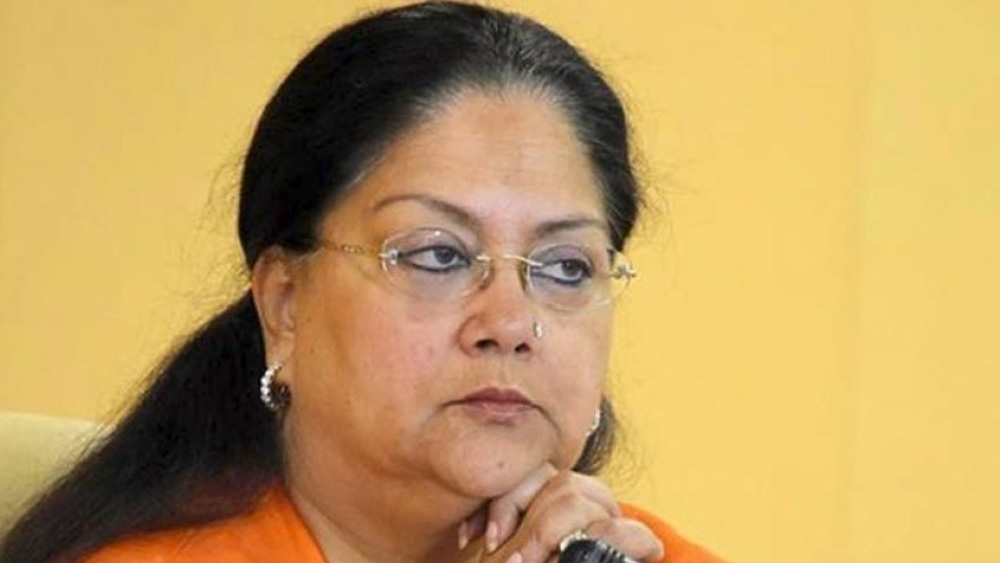 ২০১৩ থেকে ২০১৮, এই পাঁচ বছরে বসুন্ধরার অস্থাবর সম্পত্তি বেড়েছিল মোট ৪৩ লাখ টাকার। ২০১৩ সালে তাঁর অস্থাবর সম্পত্তির মূল্য ছিল ৩ কোটি ৬৬ লক্ষ টাকার। পাঁচ বছরে তা বেড়ে দাঁড়ায় ৪ কোটি ৯ লক্ষ টাকায়। তাঁর ঘোষিত সম্পত্তির মধ্যে উল্লেখযোগ্য হল এক কোটি ৯ লাখ টাকার বহুমূল্য অলঙ্কার। (ছবি: আর্কাইভ)