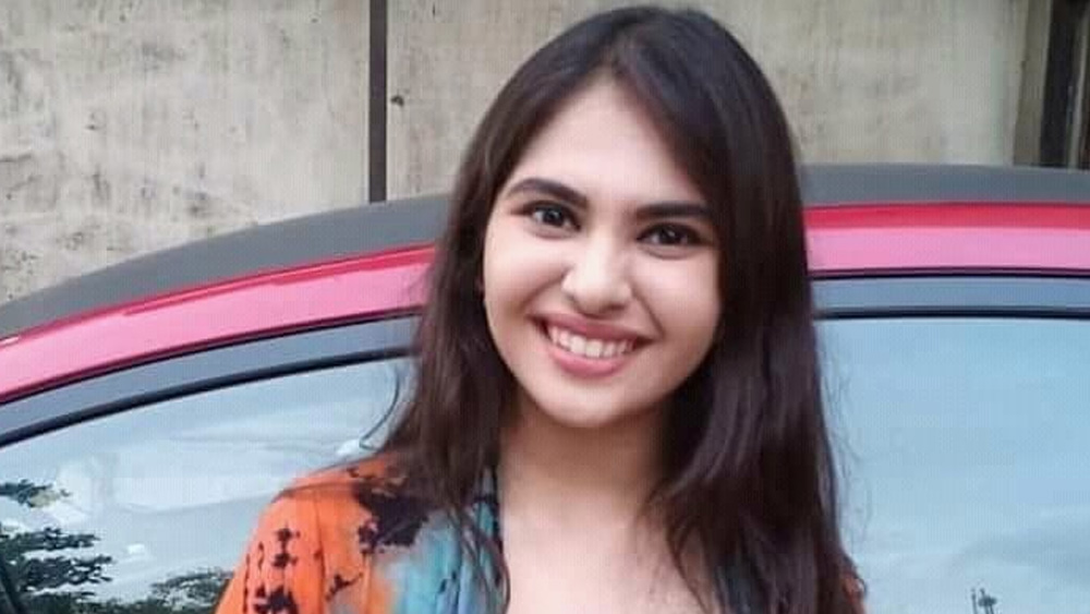 বড় হয়েও অভিনয় থেকে দূরে সরে যাননি সিমরন। টেলিভিশনের পাশাপাশি তাঁকে দেখা গিয়েছে সংবাদপত্র ও পত্রিকায় প্রকাশিত বিজ্ঞাপনেও। হেলথ ড্রিঙ্ক থেকে মুম্বই মেট্রো, বিভিন্ন ধরনের বিজ্ঞাপনে কাজ করেছেন সিমরন। ২০১১-১২ সাল নাগাদ ছোট পর্দায় তাঁর করা সিরিয়ালের মধ্যে অন্যতম হল ‘বন্ধন সাত জন্মো কা’, ‘লভ ইউ জিন্দগি’ এবং ‘এক হাজারো মেঁ মেরে বহেনা ভি’।