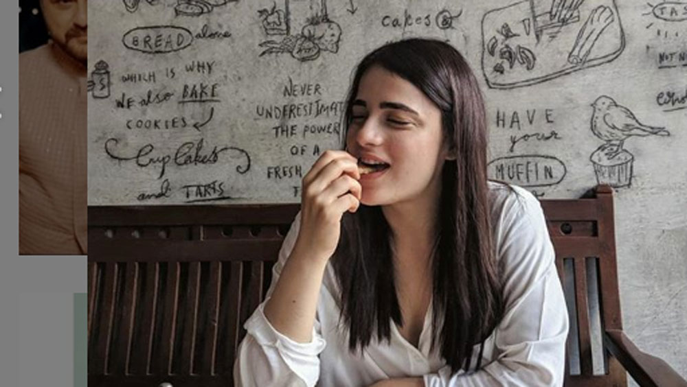 রাধিকার বাবা পেশায় একজন ব্যবসায়ী এবং মা চিত্রশিল্পী। পরিবারের আর্থিক অবস্থা খুবই স্বচ্ছল। রাধিকার ভাইয়ের নাম অর্জুন।