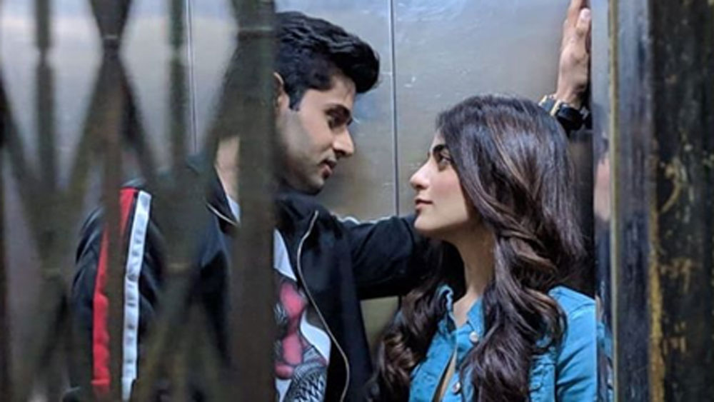 ছোটবেলায় আরও একটা কারণে পাড়া-প্রতিবেশীদের কাছে খুব পরিচিত ছিলেন রাধিকা। সারাক্ষণই ক্রিকেট খেলতে ব্যস্ত থাকতেন আর আচরণ ছিল টম-বয় প্রকৃতির।