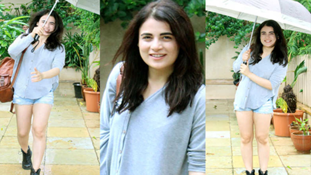 দর্শকদের ভালবাসাই রাধিকাকে অভিনয়ের প্রতি কৌতূহলী করে তোলে। এর পর তিনি ‘ঝলক দিখলা জা’-র সিজন ৮-এ প্রতিযোগী হিসাবে যোগ দেন।