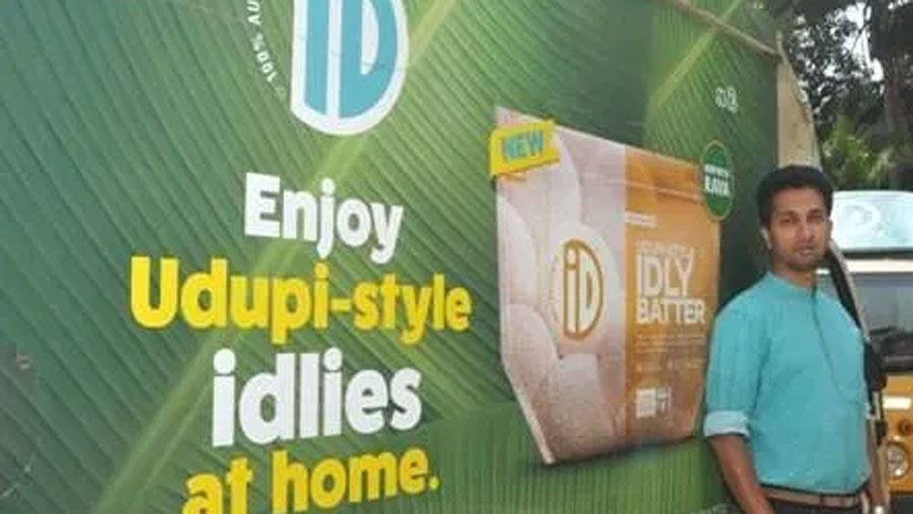 ষষ্ঠ শ্রেণিতেই ফেল করে বসেন। তাঁর পরিবারের যা অবস্থা ছিল, তাতে ফেল করা মানেই ভবিতব্য ছিল বাবা কোনও না কোনও কাজে তাঁকে লাগিয়ে দেবেন। তেমনটাই হয়েছিল। একটা ছোট কারখানায় দিনমজুরের কাজে লাগিয়ে দেন বাবা। সেই ছোট বয়সেই নিজের ভবিষ্যত্টা দেখে নিয়েছিলেন মুস্তাফা।