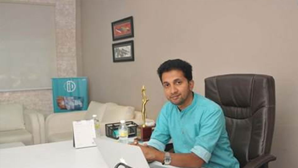 জীবনটা গুছিয়ে ফেলেছিলেন মুস্তাফা। বর্তমানও ঝকঝকে করে ফেলেছিলেন কঠোর পরিশ্রমে। কিন্তু তাতেও মন মানছিল না তাঁর। কোনও ভাবে এটাকেই জীবনের সাফল্য ভেবে হাত গুটিয়ে বসে থাকতে পারছিলেন না। তার উপর দেশের প্রতি টানটাও ভুলতে পারছিলেন না। আর বিদেশি খাবারও মুখে সই ছিল না।