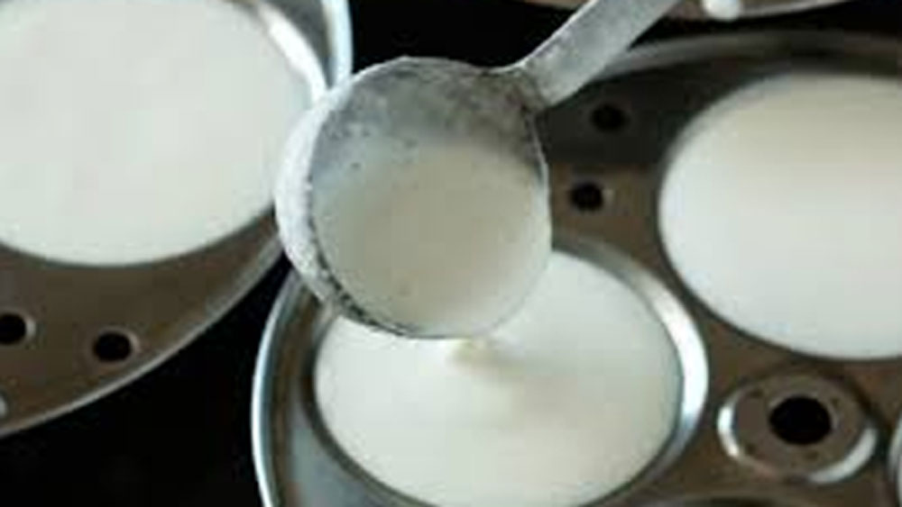 প্রথমে চালের গুঁড়ো কিনে ব্যাটার বানাতে শুরু করেন। রাতারাতি হিট হয়ে যায় পরিকল্পনা। প্রথমে ব্যাটার খুব একটা ভাল না বানাতে পারলেও, যত দিন যায় আদর্শ ব্যাটার বানাতে শুরু করেন তাঁরা।