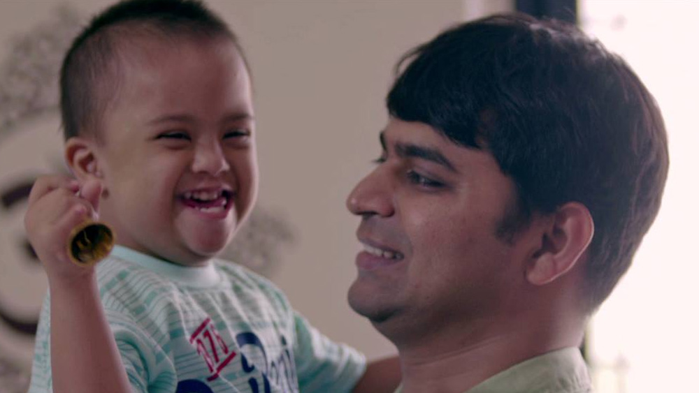 আদিত্যর একমাত্র ছেলের নাম অবনীশ। বহু কাঠখড় পুড়িয়ে দেড় বছরের চেষ্টায় ২০১৬ সালের ১ জানুয়ারি অবনীশের আইনি অভিভাবকত্ব বা লিগাল কাস্টডি পেয়েছেন আদিত্য।