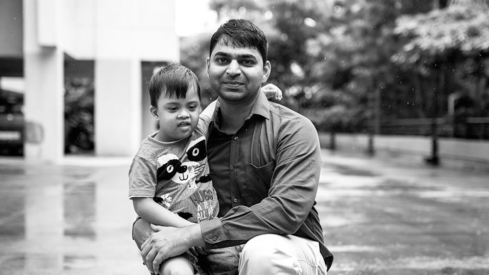 সন্তান অবনীশ-ই তাঁর জীবনে ঈশ্বরের শ্রেষ্ঠ উপহার। সে কথা বিশ্বাস করেন সিঙ্গল পেরেন্ট আদিত্য তিওয়ারি।