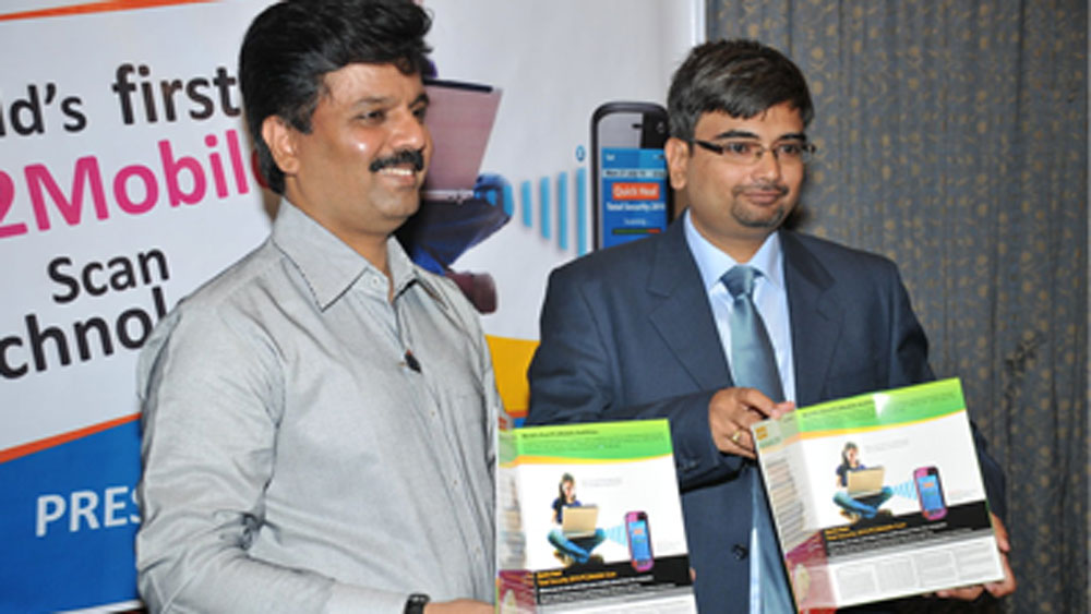 ১৯৬৬ সালে কৈলাসের জন্ম মহারাষ্ট্রের রহমিতাপুর নামে এক গ্রামে। তিন ভাইবোন আর বাবা-মা, পাঁচ জনের সংসারে অভাব-অনটন ছিল নিত্যদিনের সঙ্গী। পরিবারের একমাত্র উপার্জনকারী ছিলেন বাবা। তিনিও ভাল কিছু করতেন না।