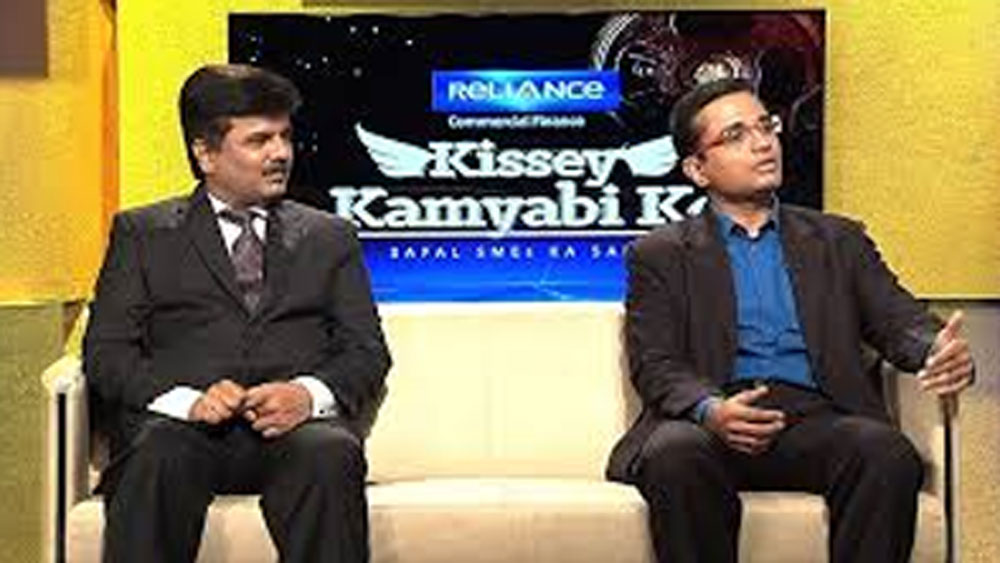 ১৯৯০ সালে উপার্জনের ১৫ হাজার টাকা দিয়ে পুণেতে নিজের একটা কম্পিউটার মেরামতির দোকান খুলে ফেলেন। এটাই ছিল তাঁর ২৯ বছরের জার্নির প্রথম ধাপ। এর পাশাপাশি কম্পিউটার সংক্রান্ত জ্ঞান বাড়ানোর জন্য বিভিন্ন প্রশিক্ষণ নিতেও শুরু করেন।