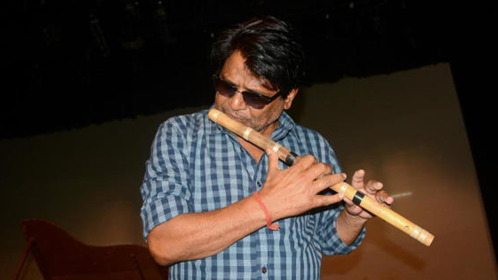 দাম্পত্যের সাত বছরের মাথায় ভাঙন ধরে রঘুবীর-পূর্ণিমা সম্পর্কে। ১৯৯৫ সাল থেকে তাঁরা আলাদা থাকতে শুরু করেন। ছেলেকে নিয়ে চলে যান পূর্ণিমা।