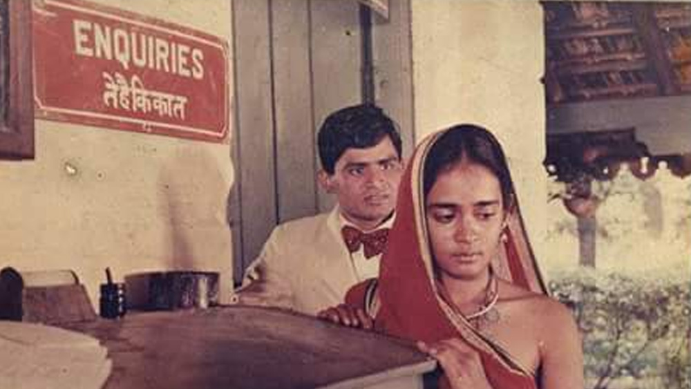 অন্য দিকে, পূর্ণিমার বক্তব্য, তাঁদের বিচ্ছেদ হলেও ছেলে অচলকে তিনি রঘুবীরের কাছ থেকে সম্পূর্ণ সরিয়ে নেননি। বাবার কাছে অচল যেত। এমনকি, পূর্ণিমা আলাদা থাকতে শুরু করার পরেও রঘুবীরের সঙ্গে ছুটি কাটিয়ে এসেছে অচল।