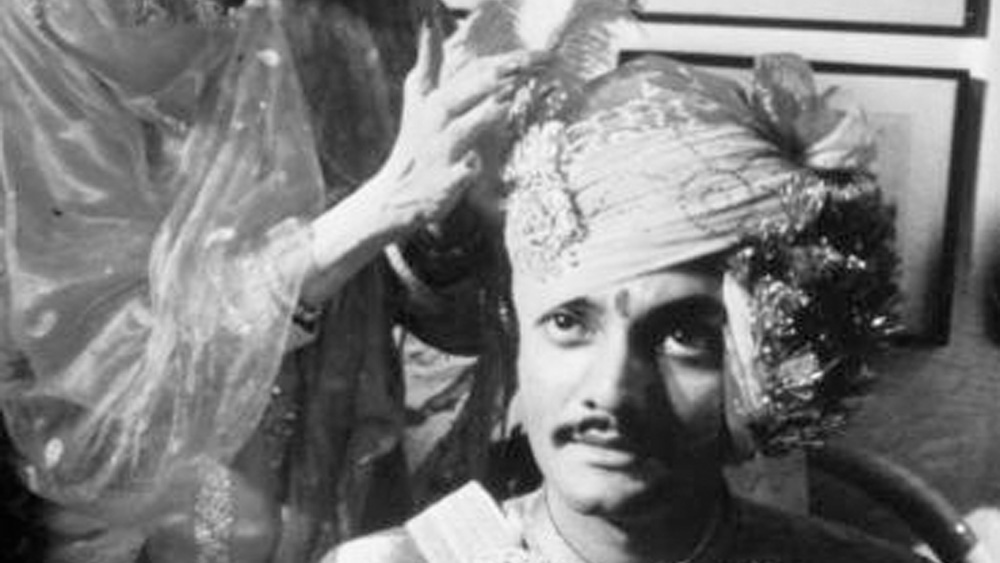 বিক্রমাদিত্যর জন্ম ১৯৬৪ সালের ৫ অগস্ট। প্রথমে দিল্লির মডার্ন স্কুল, তারপর সিঙ্গাপুর ও আমেরিকার নামী প্রতিষ্ঠান থেকে উচ্চশিক্ষা সম্পূর্ণ করেন তিনি।