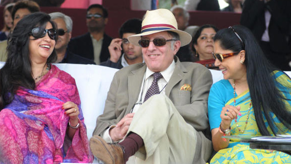 স্বামী বিক্রমাদিত্যের মতো চিত্রাঙ্গদাও পোলো খেলায় উৎসাহী। অবসরে ভালবাসেন ছবি আঁকতে। সক্রিয় রাজনীতি বা প্রচারের আলোয় বিশেষ আসতে চান না। দ্বিধাহীন ভাবে জানান, তিনি প্রাইভেট পার্সন। ব্যক্তিগত পরিসরের নিভৃত কোণে থাকতে পছন্দ করেন নিজের মতো করে।