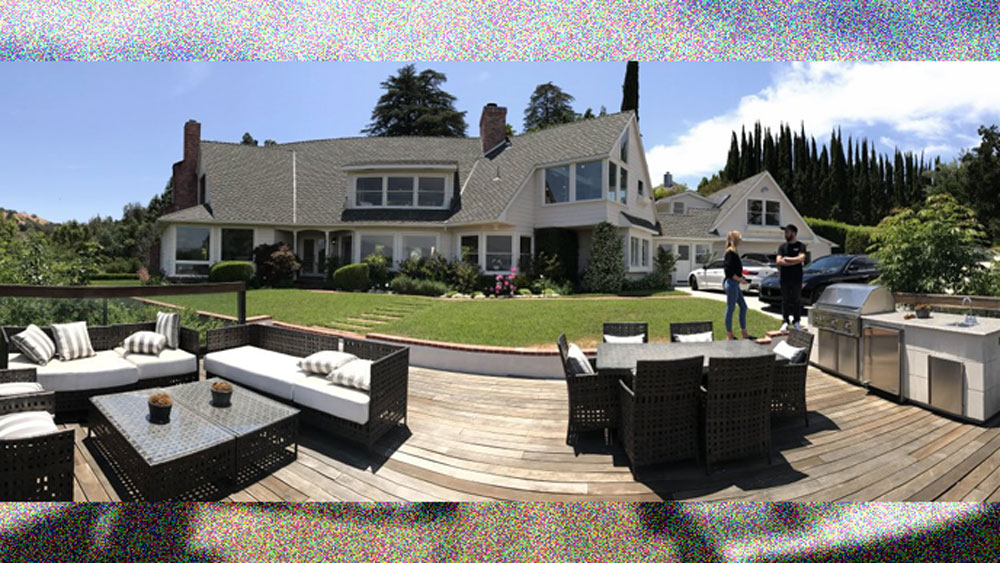 বিলাসবহুল এই বাংলোটি বেভারলি হিলস-এ। বেশিরভাগ হলিউড সেলেবও এখানেই থাকেন।