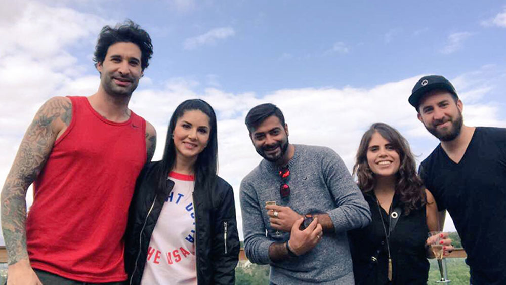 বহুদিন ধরেই এই এলাকায় একটা বাংলো কেনার ইচ্ছা ছিল সানির। জন্মদিনে এমন একটা উপহার নিজেকে দিয়ে সেই স্বপ্নকেই সত্যি করেছেন তিনি।