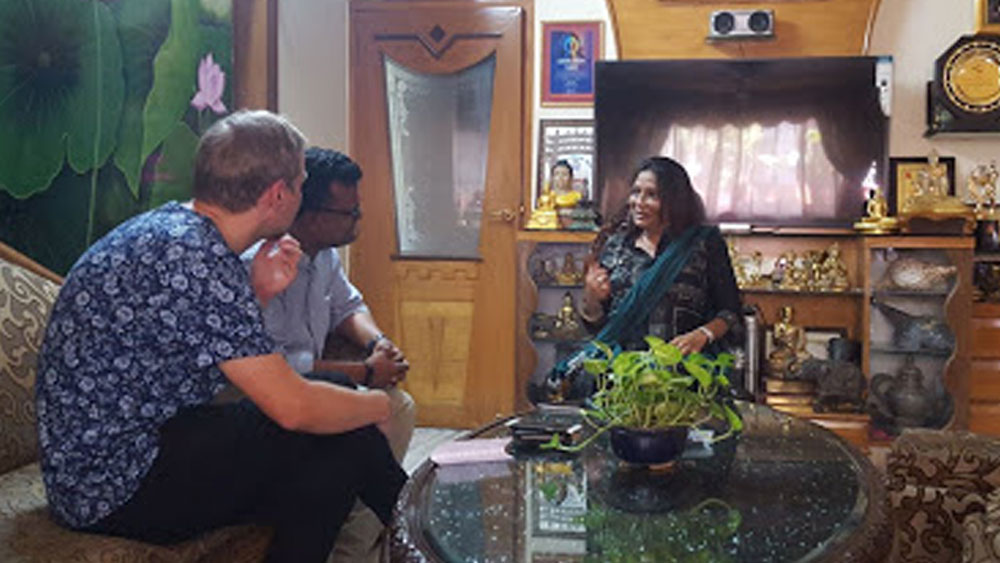 মহারাষ্ট্রের এক 'দলিত' পরিবারে জন্ম কল্পনার। ছোট থেকেই নানা সামাজিক এবং গার্হস্থ্য হিংসার মধ্যে বড় হয়ে উঠেছেন। কখনও বা তা মেনে নিতে না পেরে নিজের জীবনটাকেই শেষ করে দিতে চেয়েছিলেন। কিন্তু জীবনের প্রকৃত অর্থ আর মূল্য বুঝতে পেরেছিলেন তারপর। অদম্য কর্মপ্রেরণা আর ইচ্ছাশক্তিতে ভর করে আজ তিনি প্রতিষ্ঠিত একজন।