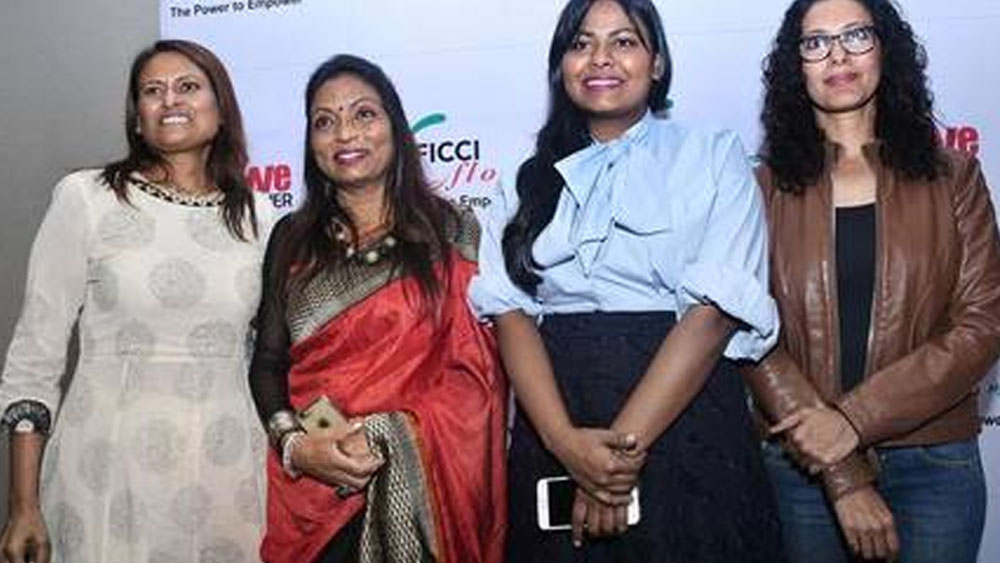 বিয়ের পর দিন থেকেই মানসিক এবং শারীরিক নির্যাতন শুরু হয় তাঁর উপর। ছোট মেয়েটাকে বাড়ির সব কাজ করতে হত, একটু এদিক ওদিক হলেই চলত মারধর আর তার উপর সারাদিন না খাইয়ে রাখা হত তাঁকে।