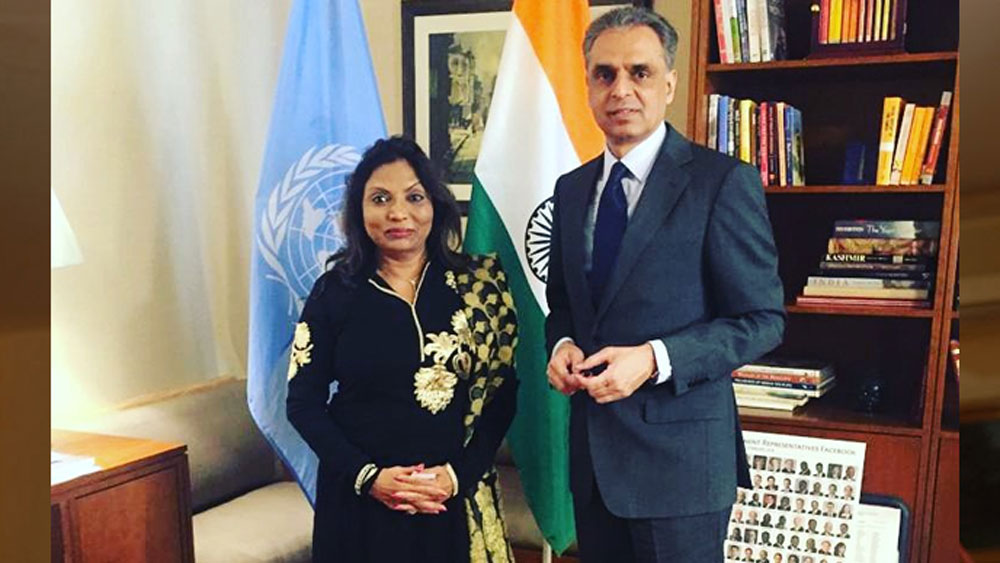 এর পর মুম্বইয়ে কাকার বাড়িতে থাকতে শুরু করেন কল্পনা। প্রথমে একটা কাপড়ের কারখানায় দু’টাকার চাকরি নেন। খুব তাড়াতাড়ি কাপড় সেলাই রপ্ত করে সিনিয়র টেলর হয়ে যান দোকানের। সব ঠিকঠাকই চলছিল। কিন্তু এর মাঝে তাঁর দিদির কঠিন রোগ ধরা পড়ে। টাকার অভাবে একপ্রকার বিনা চিকিৎসায় মারা যান তিনি।