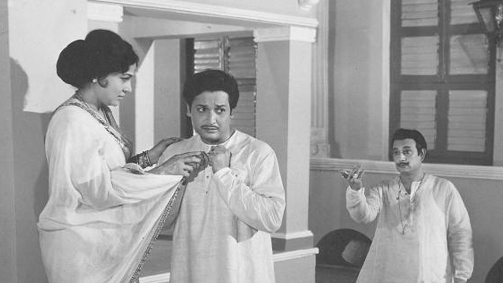 গুজরাতি ছবি ‘রঙ্কাদেবী’ দিয়ে শুরু হয় কোকিলার অভিনেত্রী-কেরিয়ার। সে বছরই মুক্তি পায় তাঁর প্রথম হিন্দি ছবি ‘অমর রাজ’। নতুন জীবনের সঙ্গে এল নতুন পরিচয়। পাল্টে দেওয়া হল কোকিলার নাম। তাঁর নতুন নাম হল ‘নিরূপা’। তার পর থেকে নিরূপা রায় পরিচয়েই বিখ্যাত হন তিনি।