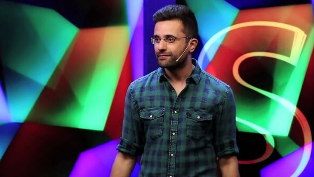 সে সময় তিনি একসঙ্গে টেলিকলার, কাউন্সেলর এবং ফটোগ্রাফারও। আজ, এই সংস্থার সাত হাজার ক্লায়েন্ট ছড়িয়ে আছে ৪৫টি দেশে।