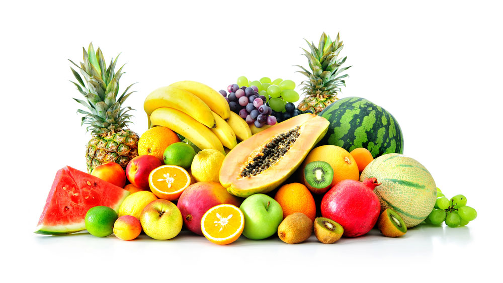 ফল: আপেল, কলা, লেবুর মতো ফল একসঙ্গে না রাখাই উচিত। প্রতিটি আলাদা আলাদা ঝুড়িতে রাখলে বেশি দিন টাটকা থাকবে, কালো হবে না। কলা একটু কাঁচা বা সবুজ অবস্থায় কিনলে কাঁদি থেকে বাদ না দিয়ে গোড়ার দিকটা ফয়েল পেপারে মুড়ে রেখে দিন। তাতে কলা একটুও কালো হয় না।