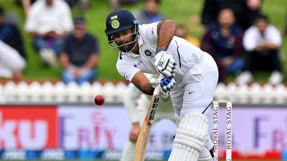 হনুমা বিহারী চার ইনিংসে করেছেন ৮৬। ক্রাইস্টচার্চ টেস্টের প্রথম দিন চায়ের বিরতির ঠিক আগে পরের তিন বলে যে ভাবে ব্যাট চালিয়ে শেষে আউট হলেন, তাতে তাঁর মানসিকতা নিয়েও প্রশ্ন থাকছে। কখন মারতে হবে, কখন ক্রিজে সময় কাটাতে হবে, এটা পরিস্থিতির উপর নির্ভর করে। যা বিহারীর এর মধ্যেই শেখা উচিত ছিল।