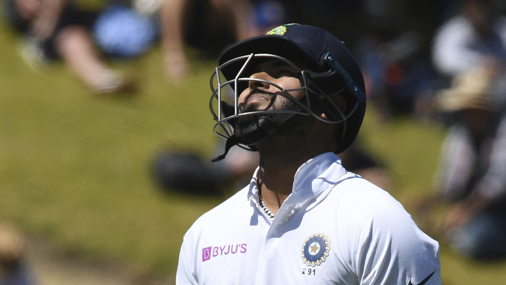 ঋষভ পন্থকে এই দুই টেস্টে খেলানো হয়েছিল ব্যাটিং গভীরতার আনতে। কিন্তু, ব্যাট হাতে সেই ভরসা দিতে পারেননি তিনি। চার ইনিংসে করেছেন মাত্র ৬০ রান। তাঁর উইকেট হওয়ার ভঙ্গিতেও পরিষ্কার যে, ব্যাটসম্যান হিসেবেও অনেক উন্নতি করতে হবে তাঁকে।