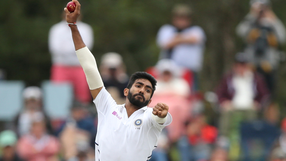 এটা ঘটনা, দুই টেস্ট মিলিয়ে ভারতীয়দের মধ্যে সবচেয়ে বেশি উইকেট নিয়েছেন বুমরা। তাঁর দখলে ছয় উইকেট। কিন্তু ভারতের হারের বড় কারণ তিনিই। নতুন বলে আঘাত হানতে পারেননি তিনি। আগের ছায়া মনে হয়েছে তাঁকে। ৩১.৬৬ গড়, ৬১.৬ স্ট্রাইক রেট সেটাই দেখাচ্ছে।