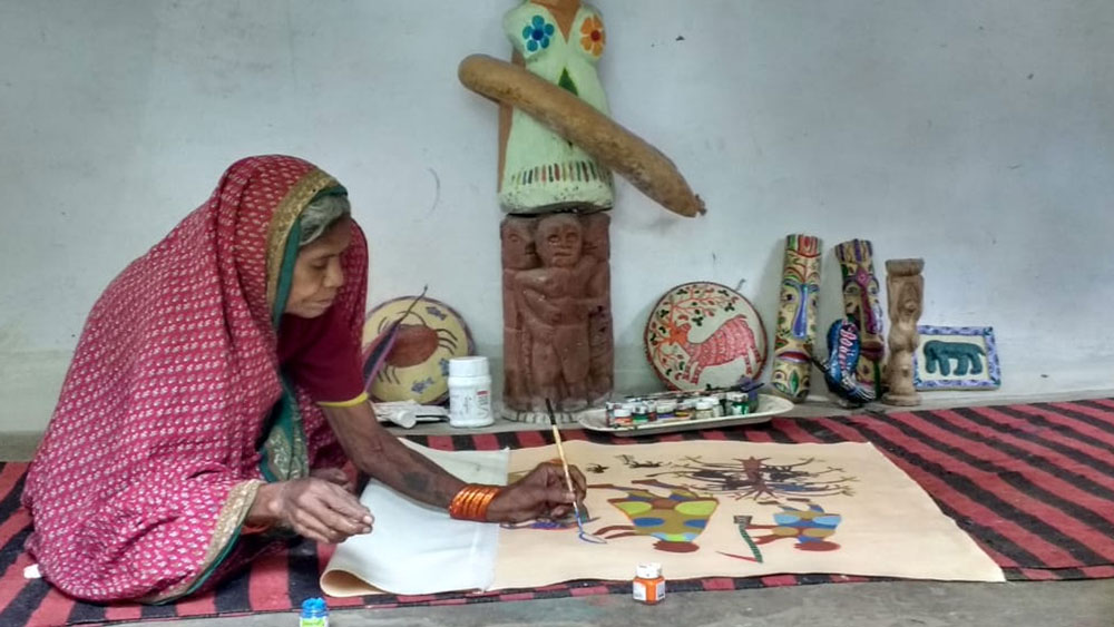 ৭০ বছর বয়সে জীবনের দ্বিতীয় ইনিংস শুরু করেন জুধাইয়া বাই বৈগা। আর দ্বিতীয় ইনিংসটা খুব রঙিন ভাবেই শুরু করলেন তিনি।