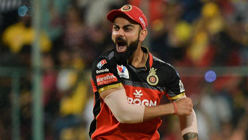 কোহালি এখনও পর্যন্ত আইপিএলে শুধু রয়্যাল চ্যালেঞ্জার্স ব্যাঙ্গালোরের হয়েই খেলেছেন। ২০০৮ সালের প্রথম আইপিএল থেকেই তিনি আরসিবির হয়ে খেলছেন। কিন্তু, এখনও পর্যন্ত এক বারও আইপিএলে চ্যাম্পিয়ন হয়নি তাঁর দল। এই মরসুমে ট্রফি জেতার জন্য মরিয়া ছিলেন কোহালিরা।