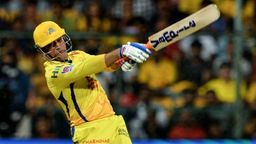 মহেন্দ্র সিংহ ধোনি হলেন চেন্নাই সুপার কিংসের মুখ। আইপিএল না হলে তাঁর ক্ষতি হবে ১৫ কোটি টাকা। তবে আর্থিক ক্ষতির চেয়েও বড় ক্ষতি হবে ধোনির কেরিয়ারের। তাঁর জাতীয় দলে ফেরার বিষয়টি আইপিএলে পারফরম্যান্সের সঙ্গে জড়িত বলে মনে করা হচ্ছিল।