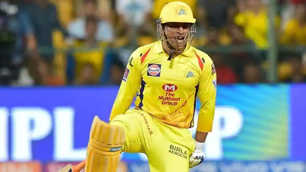 ধোনি চেন্নাই সুপার কিংসের হয়ে অনুশীলন শুরু করেও দিয়েছিলেন। নেটে মেজাজেও দেখাচ্ছিল তাঁকে। বড় শট নিচ্ছিলেন অবহেলায়। কিন্তু, এখন আইপিএলের ভবিষ্যৎ অনিশ্চিত হয়ে পড়ায় রাঁচী ফিরে গিয়েছেন তিনি। ফলে, তাঁর কেরিয়ার নিয়ে অনিশ্চয়তা বাড়ছে।