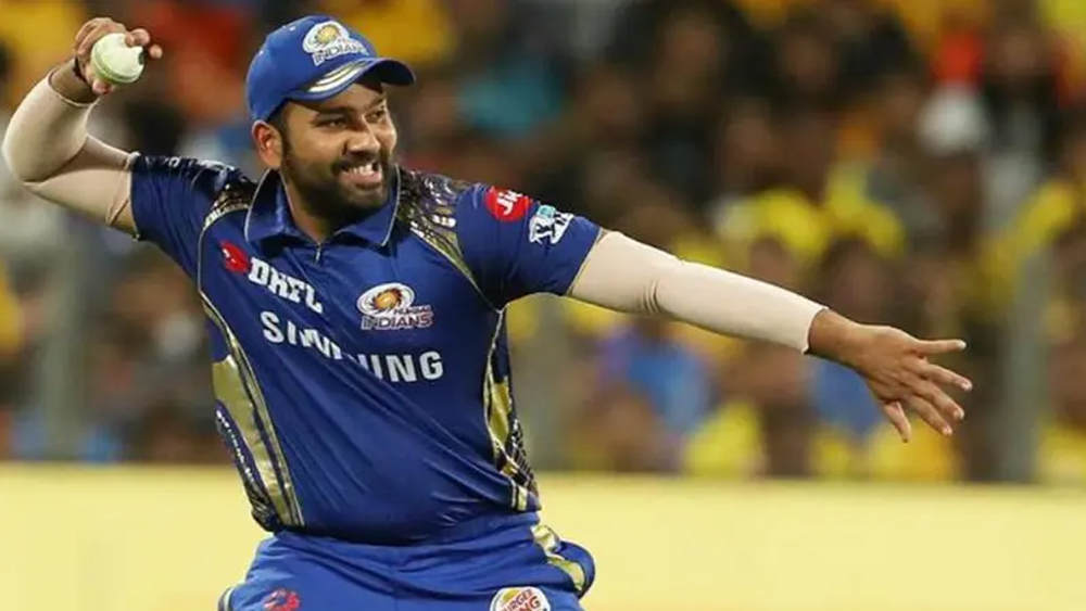 রোহিত হলেন টিম ইন্ডিয়ার সহ অধিনায়ক। কিন্তু আইপিএলে তাঁর সাফল্য দেখে ক্রিকেটমহলে অনেকেই ওভারের ক্রিকেটে জাতীয় দলের অধিনায়ক হিসেবে তাঁকে দেখতে চাইছেন। ২০১১ সাল থেকে মুম্বইয়ের হয়ে আইপিএলে খেলছেন তিনি। ২০১৩ সালে রিকি পন্টিং নিজেকে সরিয়ে নেওয়ার পর অধিনায়ক হন তিনি।