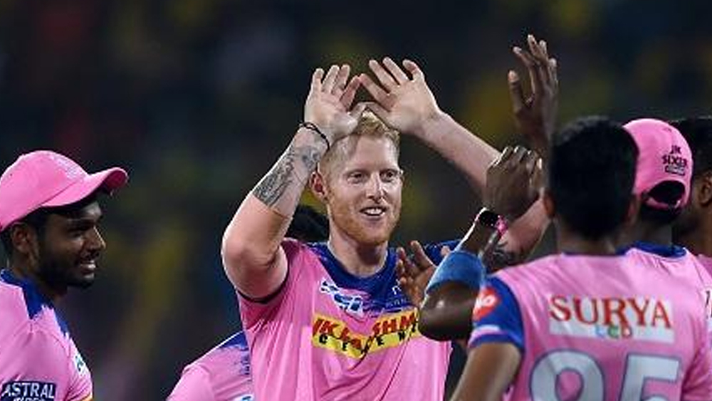 ২০১৮ সালের নিলামে বেন স্টোকসকে সাড়ে ১২ কোটি টাকায় নিয়েছিল রাজস্থান রয়্যালস। সেই থেকে রাজস্থানেই রয়েছেন তিনি। তার এক বছর আগে অবশ্য নিলামে স্টোকসের দর উঠেছিল সাড়ে ১৪ কোটি টাকা। তবে এই বছর আইপিএল না হলে ইংল্যান্ডকে বিশ্বকাপ জেতানো ক্রিকেটারের ক্ষতি হবে সাড়ে বারো কোটি টাকা।