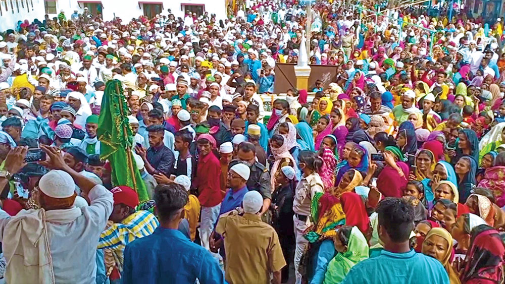 Coronavirus in India: Gathering continues in Dishergarh