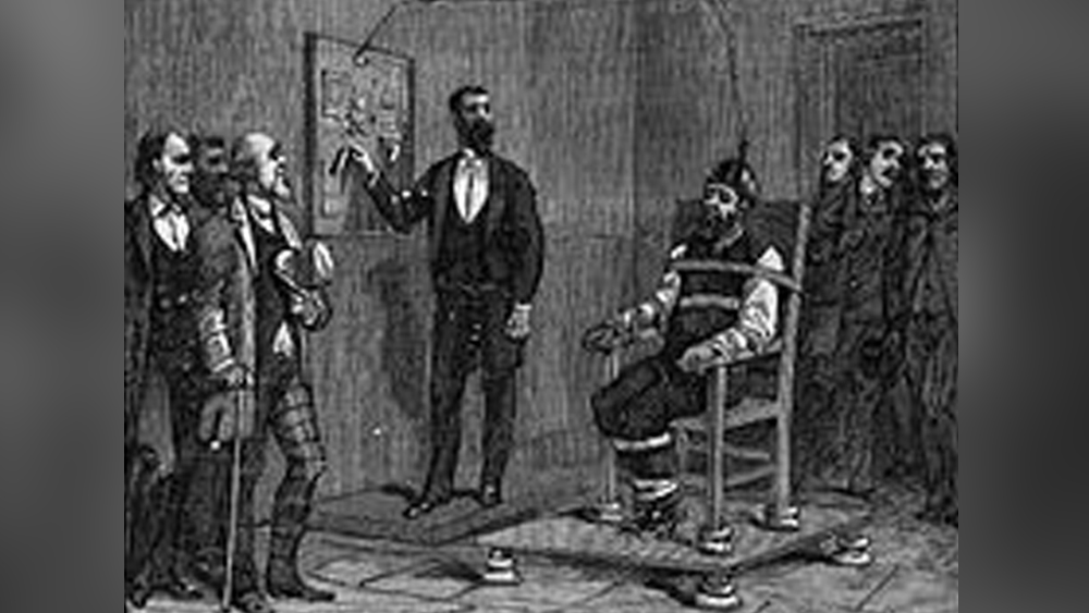 ফিলিপিন্সে বিদ্যুতের শক দিয়ে হত্যা করা হয় অপরাধীকে। মার্কিন যুক্তরাষ্ট্রে তো মারণ ইঞ্জেকশনের প্রয়োগে মারা হয়ই, বিষাক্ত গ্যাসের প্রয়োগেও মারা হয় দোষীকে।