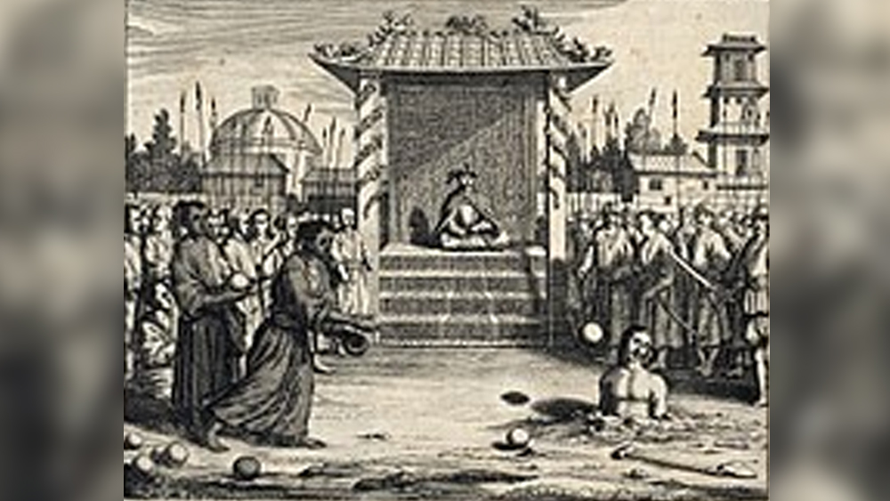 এ ছাড়াও রয়েছে আরও ভয়ঙ্কর মৃত্যুদণ্ড।জনসমক্ষে পাথর ছুড়ে মারা হয় অপরাধীকে। পশ্চিম এশিয়া ও আফ্রিকার কিছু দেশে মৃত্যুদণ্ড দেওয়া হয় এ ভাবেই।