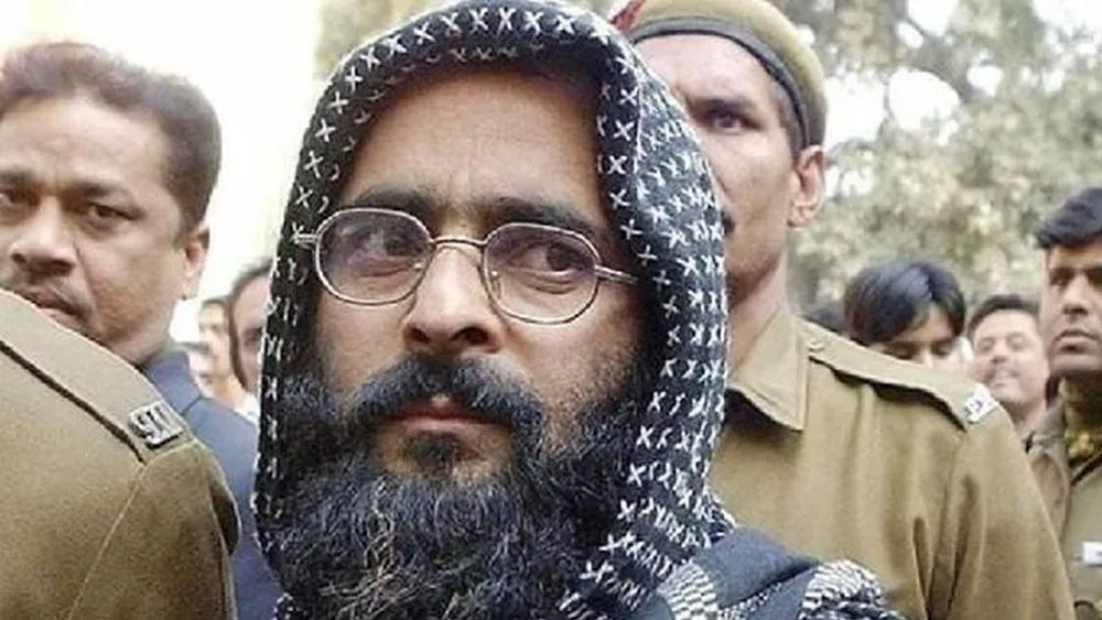 ইয়াকুব মেননের আগে ২০০২ সালের ১৮ ডিসেম্বর ফাঁসির সাজা শোনানো হয় মহম্মদ আফজল গুরুকে। ২০০১ সালের সংসদ হামলায় দোষী আফজল গুরু। তবে দোষী সাব্যস্ত হওয়ার দশ বছর পর ২০১৩ সালে ৯ ফেব্রুয়ারি তিহাড় সেন্ট্রাল জেলে তার ফাঁসি হয়।