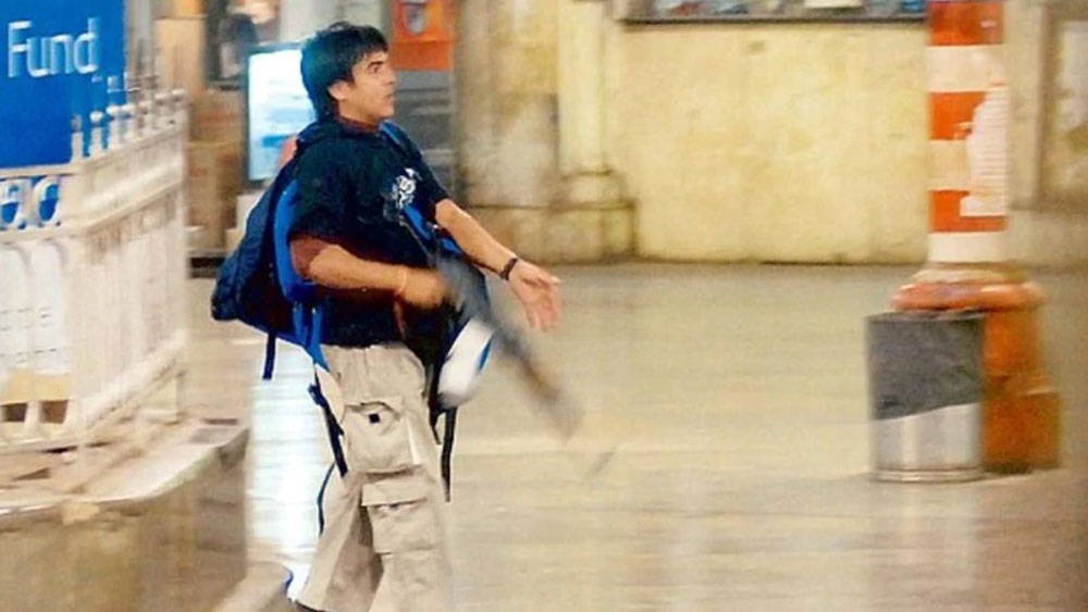 তার আগে ফাঁসি হয়েছিল আরও এক সন্ত্রাসবাদীর। ২০০৮ সালে মুম্বই হামলার ঘটনায় দণ্ডিত আজমল কসাবকে ২০১০ সালের ৬ মে ফাঁসির সাজা শোনানো হয়। তৎকালীন রাষ্ট্রপতি প্রণব মুখোপাধ্যায় প্রাণভিক্ষার আর্জি খারিজ করার দু’বছর পর ২০১২ সালের ২১ নভেম্বর তার ফাঁসি হয়।