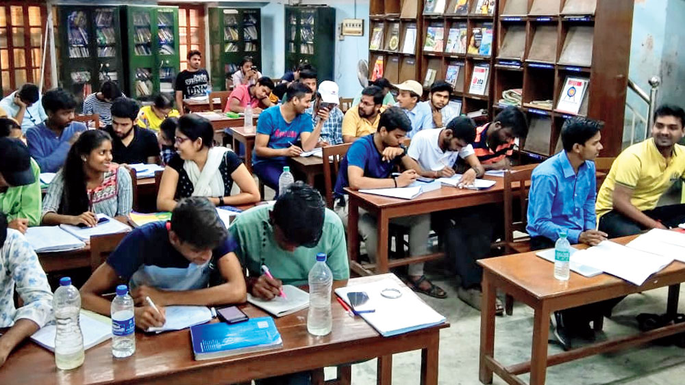 Coronavirus in India: Study continues in Congested library 