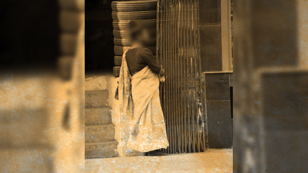 কিন্তু সংসার বড় হলেও বাড়ছিল না অর্থের যোগান। শেষে অন্ধকার পথে পা রাখল ত্রৈলোক্যতারিণী ও তার প্রণয়ী কালীবাবু। প্রথমে তারা ধনী ঘরের ছেলেদের নেশার ঘোরে বুঁদ করে লুঠপাট করত। সঙ্গে চলত ব্ল্যাকমেলিং-ও। পাশাপাশি চলত নানা রকমের প্রতারণা।